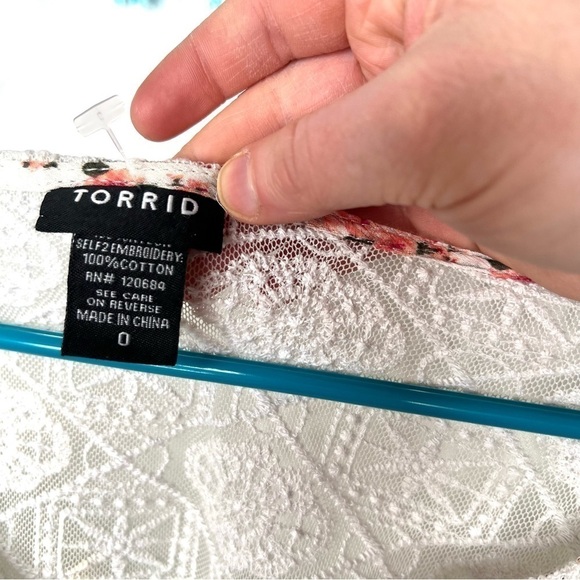 Torrid Chasing Ditsy Floral Lace Inset Chiffon Blouse Pink and White Size Large - Picture 8 of 15